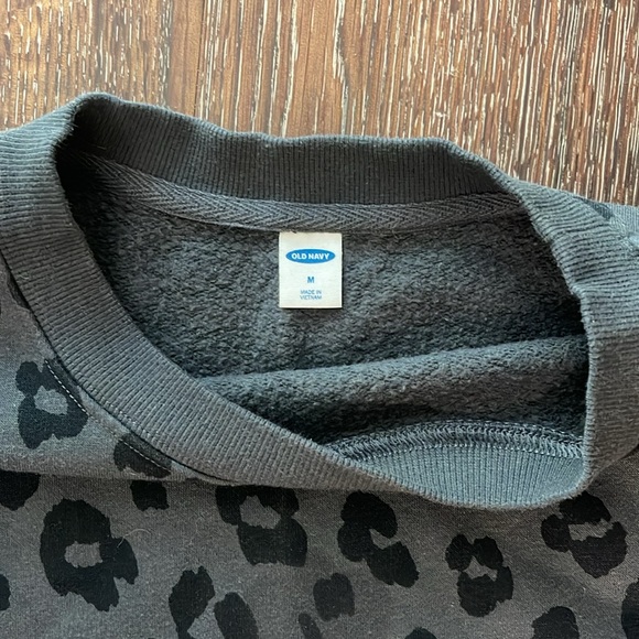 EUC Cheetah print sweatshirt.  Size M - Picture 3 of 4